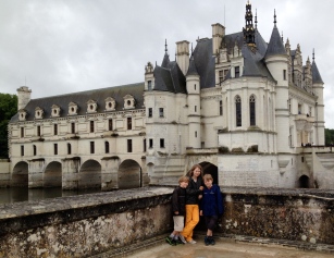 The kids in front of Chenonceaux